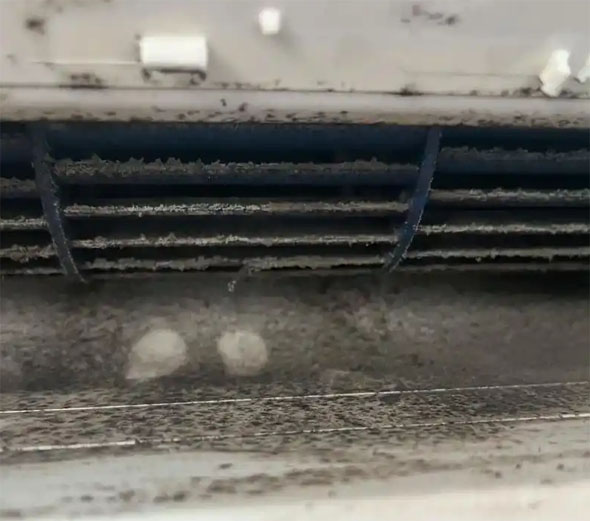 钦南空调吹的风有股烧焦味是怎么回事